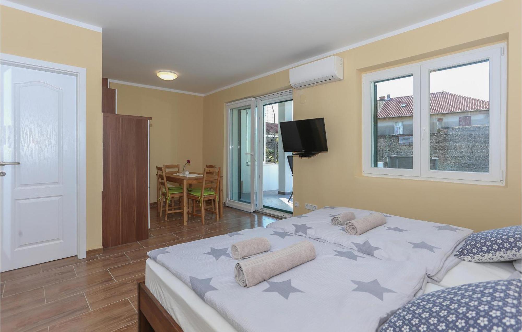 Gorgeous Apartment In Kastel Stari With Wifi Каштела Экстерьер фото